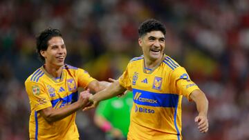 AME1955. GUADALAJARA (MÉXICO), 28/10/2023.- Nicolás Ibañez de Tigres celebra una anotación ante del Guadalajara hoy, durante un partido de la jornada 14 de la liga del fútbol mexicano disputado en el Estadio Jalisco de la ciudad de Guadalajara, Jalisco (México). EFE/ Francisco Guasco
