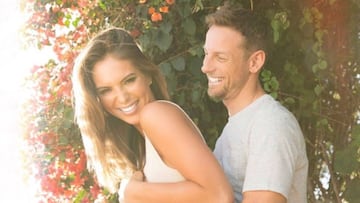 El expiloto británico de Fórmula 1 Jenson Button con su pareja, la modelo californiana y exchica Playboy Brittny Ward.