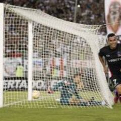 Colo Colo hace delirar a sus hinchas con un estreno soñado