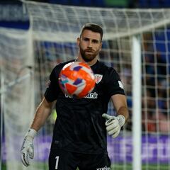 Simón: “Intento transmitir a los canteranos que se puede estar en el Athletic y ser un crack como Nico o Vivian”