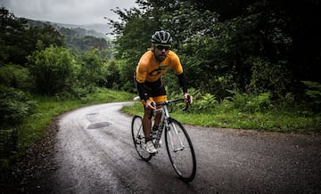 Óscar Freire, ciclista cántabro, subió con AS el puerto donde acabará la 17ª etapa. Varias rampas rebasan el 20%.

 
 