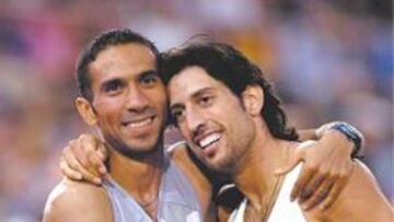 <b>CONFRATERNIZACIÓN</b>. Reina (derecha), con el marroquí Chehibi.