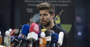 Piqué, Bartomeu and Messi's scowl