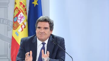 El ministro de Inclusión, Seguridad Social y Migraciones, José Luis Escrivá, en una rueda de prensa posterior al Consejo de Ministros, en el Palacio de La Moncloa, a 26 de julio de 2022, en Madrid (España). El Consejo de Ministros ha aprobado el nuevo sistema de cotización de autónomos por ingresos reales, que cuenta con un periodo de transición de nueve años hasta 2032, y comenzará a aplicarse a partir de enero de 2023 con cuotas desde los 230 hasta los 500 euros. Las cuotas variarán hasta 2025 en función de los rendimientos netos de los trabajadores por cuenta propia. El régimen también pretende mejorar las pensiones de los trabajadores por cuenta propia, que hasta ahora eran un 43% inferiores a las de los asalariados.
26 JULIO 2022;CONSEJO DE MINISTROS;CUENTA PROPIA;AUTONOMOS;COTIZACION;CUOTA;SEGURIDAD SOCIAL
Eduardo Parra / Europa Press
26/07/2022