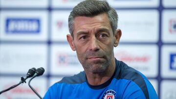 Pedro Caixinha en conferencia de prensa.