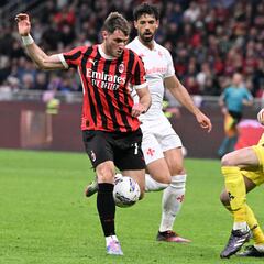 ¡Así se enteró Santiago Giménez de su fichaje por el Milán!