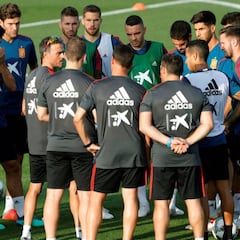 Luis Enrique takes his first session with 12-man backroom team