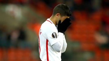 LIEGE, BELGIUM - NOVEMBER 29: Ever Banega of Sevilla reacts during the UEFA Europa League Group J match between Royal Standard de Liege and Sevilla at Stade Maurice Dufrasne on November 29, 2018 in Liege, Belgium.  (Photo by Dean Mouhtaropoulos/Getty Imag