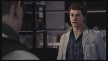 Peter Parker es el becario del Doctor Otto Octavius en esta realidad