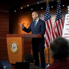 How many Democrats voted to pass the bill to avoid a government shutdown?