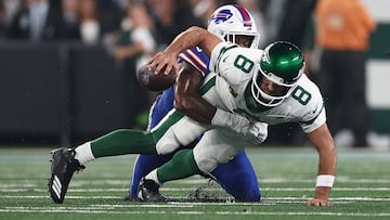 EAST RUTHERFORD, NEW JERSEY - SEPTEMBER 11: Quarterback Aaron Rodgers #8 of the New York Jets sacked by defensive end Leonard Floyd #56 of the Buffalo Bills during the first quarter of the NFL game at MetLife Stadium on September 11, 2023 in East Rutherford, New Jersey.   Elsa/Getty Images/AFP (Photo by ELSA / GETTY IMAGES NORTH AMERICA / Getty Images via AFP)