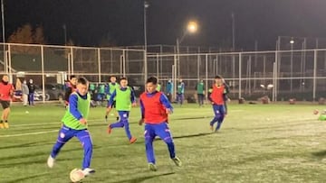 Aránguiz sorprende en Puente Alto y entrena con equipo de Tercera B
