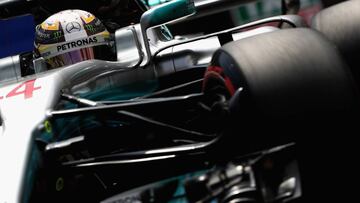 Los Pirelli en primer plano del Mercedes de Lewis Hamilton en Mónaco.