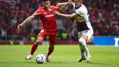   (L-R), Jean Meneses of Toluca and Roberto Alvarado of Guadalajara during the game Toluca vs Guadalajara, corresponding to Round 10 of the Torneo Apertura 2023 of the Liga BBVA MX, at Nemesio Diez Stadium, on Octubre 01, 2023.

<br><br>

 (I-D), Jean Meneses de Toluca y Roberto Alvarado de Guadalajara durante el partido Toluca vs Guadalajara, correspondiente a la Jornada 10 del Torneo Apertura 2023 de la Liga BBVA MX, en el Estadio Nemesio Diez, el 01 de Octubre de 2023.