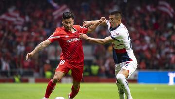   (L-R), Jean Meneses of Toluca and Roberto Alvarado of Guadalajara during the game Toluca vs Guadalajara, corresponding to Round 10 of the Torneo Apertura 2023 of the Liga BBVA MX, at Nemesio Diez Stadium, on Octubre 01, 2023.

<br><br>

 (I-D), Jean Meneses de Toluca y Roberto Alvarado de Guadalajara durante el partido Toluca vs Guadalajara, correspondiente a la Jornada 10 del Torneo Apertura 2023 de la Liga BBVA MX, en el Estadio Nemesio Diez, el 01 de Octubre de 2023.