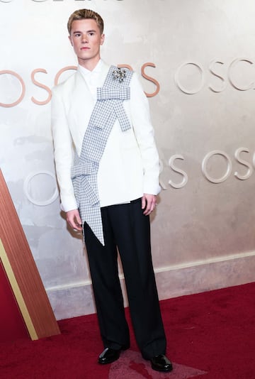 Edvin Ryding p posa en la alfombra roja del Dolby Theatre.