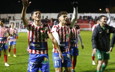 El Barbastro celebra el pase a la siguiente ronda de la Copa del Rey tras ganar 2-0 al Espanyol.