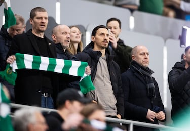 En 2019, cuando buscaba equipo como futbolista, compró una participación del 23,5% en un club de la primera división sueca. Al estilo del sueco, anunció: 