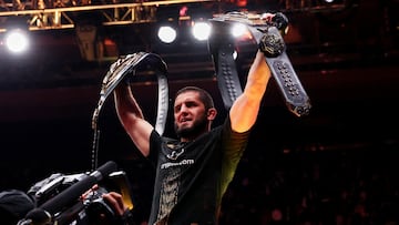 The UFC CEO responds to Ali Abdelaziz and delays the return of the double champion to August, conditioned by his hand injury and McGregor’s return.