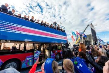 Las im芍genes del recibimiento a la selecci車n de Islandia