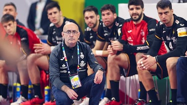 Jordi Ribera, con el banquillo al fondo, durante el España-Austria del pasado Europeo.