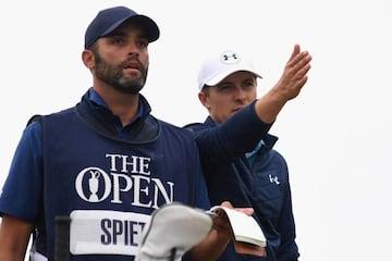 Michael Greller, caddie, y Jordan Spieth.