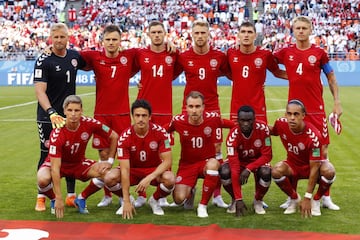 El once inicial de Dinamarca.