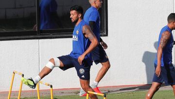 Garay luce un aparatoso vendaje.