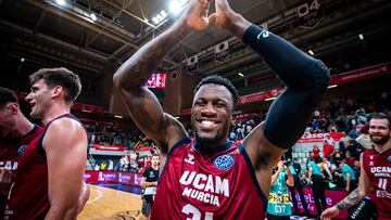 Dylan Ennis celebra el triunfo ante el Igokea.