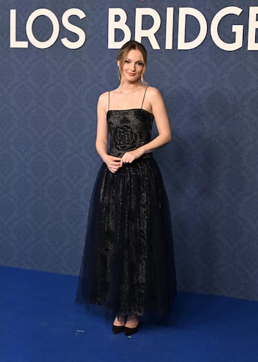 Hannah Dodd protagonista de la serie, durante el baile de máscaras de la serie 'Los Bridgerton' en Madrid. 
 
 
 