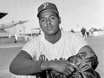Guante de oro como parador en corto
En 1964 Rubén Amaro obtuvo para los Filis de Filadelfia el Guante de Oro de la Liga Nacional. Fue en la posición de short stop con un promedio de fildeo de .971.
Se convirtió en el primer mexicano en recibir el premio. Otros peloteros que también ganaron el Guante de Oro en aquel año fueron Roberto Clemente (jardinero), Willie Mays (jardinero), Ron Santo (tercera base) y Bill Mazeroski (segunda base).