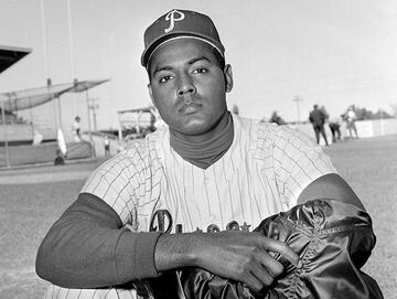 Guante de oro como parador en corto

En 1964 Rubén Amaro obtuvo para los Filis de Filadelfia el Guante de Oro de la Liga Nacional. Fue en la posición de short stop con un promedio de fildeo de .971.

Se convirtió en el primer mexicano en recibir el premio. Otros peloteros que también ganaron el Guante de Oro en aquel año fueron Roberto Clemente (jardinero), Willie Mays (jardinero), Ron Santo (tercera base) y Bill Mazeroski (segunda base).