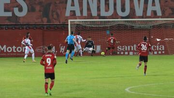 Trejo anot&oacute; el primer gol del Rayo Vallecano en esta acci&oacute;n.
