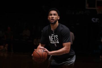 Ben Simmons calentando con los Brooklyn Nets.