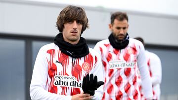 Girona's Spanish forward #20 Bryan Gil (L) attends a training session on the eve of the UEFA Champions League football match between AC Milan and Girona FC at the Puma Academy training ground in Girona on January 21, 2025. (Photo by Josep LAGO / AFP)
