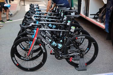 La mano de obra española que arropa al líder de La Vuelta