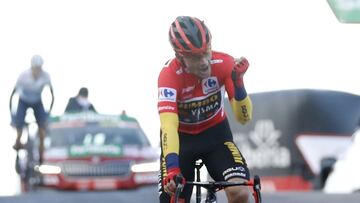 Primoz Roglic celebra su triunfo en la Vuelta.