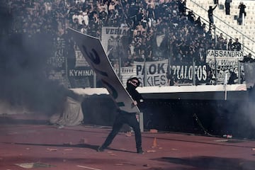 Batalla campal antes de la final de la Copa de Grecia