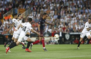 1-1. Pierre-Emerick Aubameyang marcó el primer gol.