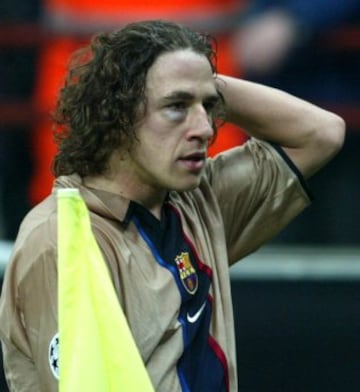 Duelo de Champions ante el Inter de Mil¨¢n en el que Puyol se rompe el p¨®mulo a consecuencia de un golpe con su compa?ero Frank De Boer en la temporada 2002-2003.