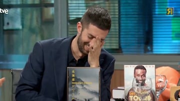 David Broncano tras una burrada de Ricardo Castella en La Revuelta, con Aymar Navarro.