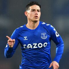 Golazo de James en empate entre Everton y Leicester