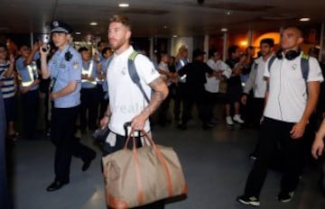 Cientos de aficionados chinos recibieron al Real Madrid. Sergio Ramos.