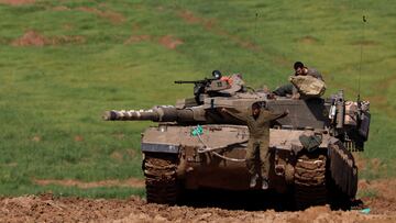 A Israeli soldier jumps from a tank, amid the ongoing conflict between Israel and the Palestinian Islamist group Hamas, near the border with North Gaza, Israel January 31, 2024. REUTERS/Amir Cohen