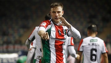 Futbol, Audax Italiano vs Palestino.
Fecha 16, campeonato Nacional 2023.
El jugador de Palestino Bruno Barticciotto, centro, celebra su gol contra Audax Italiano durante el partido de primera division disputado en el estadio Bicentenario La Florida en Santiago, Chile.
07/07/2023
Jonnathan Oyarzun/Photosport

Football, Audax Italiano vs Palestino.
16th turn, 2023 National Championship.
Palestino's player Bruno Barticciotto, center, celebrates his goal against Audax Italiano during the first division match at the Bicentenario La Florida in Santiago, Chile.
07/07/2023
Jonnathan Oyarzun/Photosport