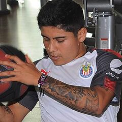 Chofis López mejora físicamente, busca un buen año con Chivas