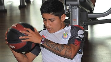 Chofis López mejora físicamente, busca un buen año con Chivas