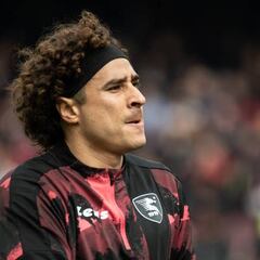 Nuevo técnico de Salernitana elogia a Guillermo Ochoa, pero no le asegura la titularidad