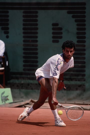 El español Juan Aguilera consiguió vencer a nada más y nada menos que Boris Becker, el primer tenista alemán y el más joven en ganar Wimbledon con 17 años y 7 meses. Un torneo donde estuvo a punto de no participar. Tras su derrota en Madrid con Mark Koevermans en 1990, quien le remontó un 6-0, Aguilera se econtraba cansado para la siguiente semana que era el torneo en Hamburgo e incluso habló para que le borraran de la Qualy, que estaba agotado. Le negaron dicha propuesta, ya que dos se quitaron y entró directo al cuadro principal.  El alemán perdió ante su gente por 6-1, 6-0 y 7-6 y, tras acabar el partido, el extenista español le dijo a su rival: “Lo siento Boris, he jugado el mejor partido de mi vida”. En rueda de prensa Becker alabó a Aguilera definiéndole como un profesor.  Con este título, Aguilera tenía uno de los mejores reveses cortados de la época y eso, decantó la victoria para el español.