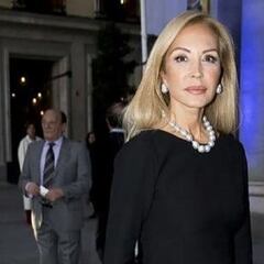 Carmen Lomana ataca sin piedad a Rocío Carrasco: "Roza lo pornográfico y lo vergonzoso"